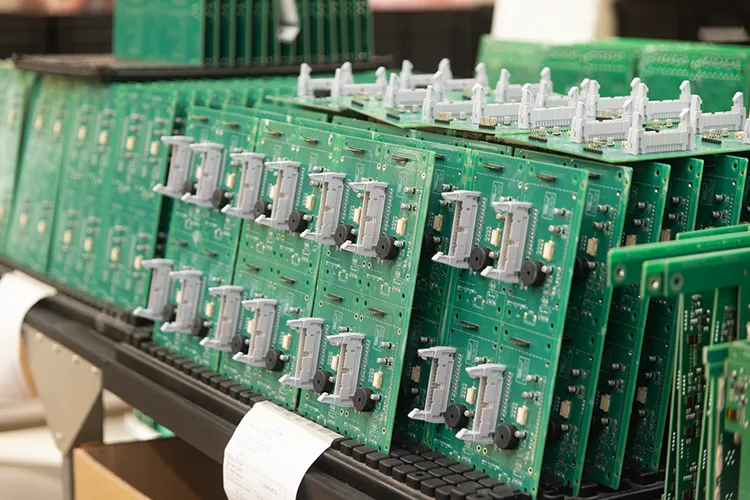 assemblaggio-di-schede-elettroniche-e-dispositivi-industriali